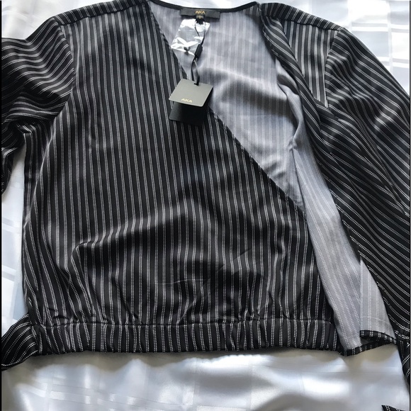 NWT AKA cross body blouse - Picture 5 of 5